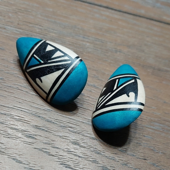 Tribal Earrings Post NEW - Picture 1 of 3